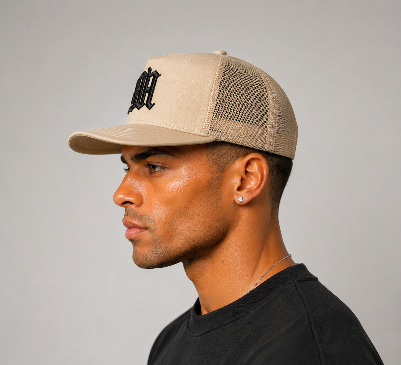 GORRA MADWEAR BEIS/LOGO NEGRO